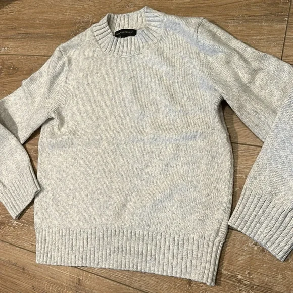 Banana Republic Gray with Flecks Sweater Size XS - Picture 3 of 7